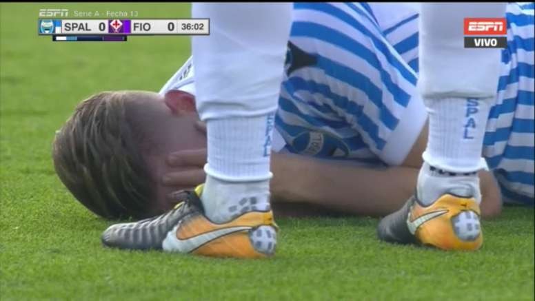 holes-in-football-boot+_25285_2529