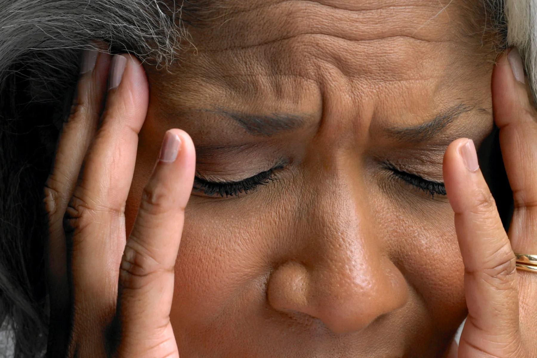 1800ss_getty_rf_senior_woman_with_headache