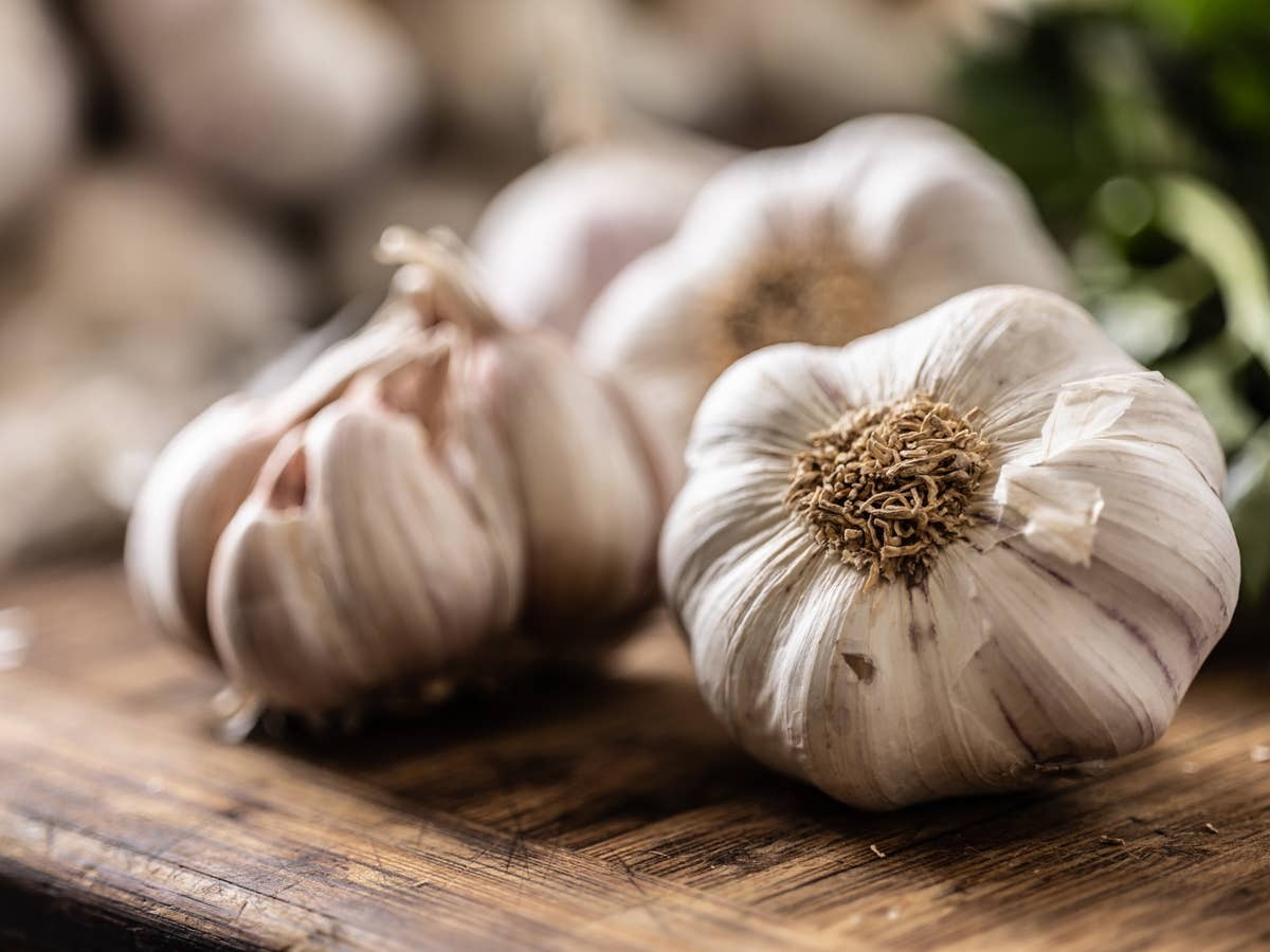 what-happens-to-your-body-when-you-eat-garlic-every-day